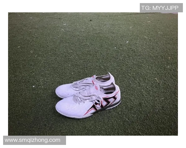 小孩子的足球鞋如何选择与搭配让孩子在球场上更自信更快乐 小孩子的足球鞋如何选择与搭配让孩子在球场上更自信更快乐
